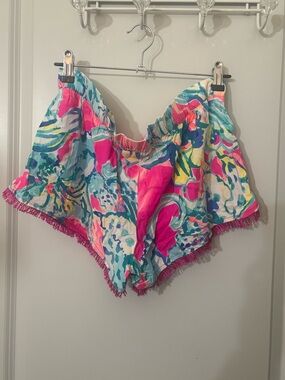 Lilly Pulitzer Cocoa short shorts, M, Hottie print